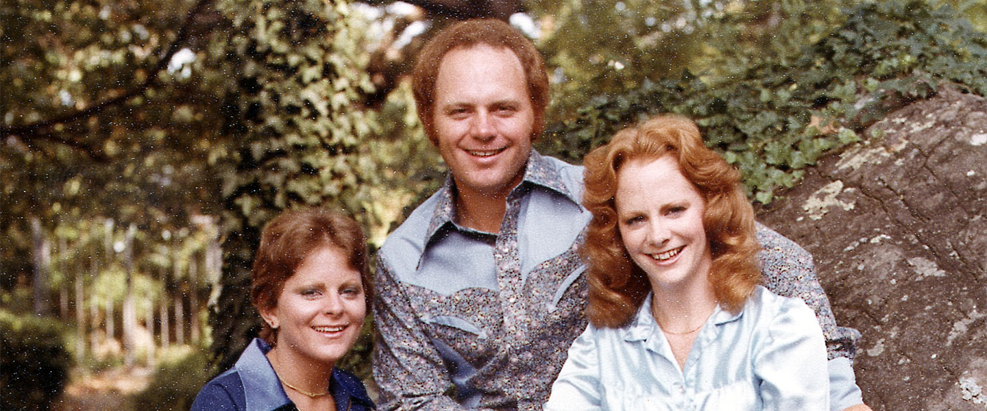 Reba outside with family 